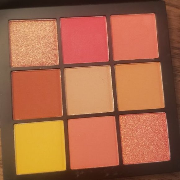 Huda Beauty Coral Obsessions Eyeshadow Palette - Picture 3 of 6